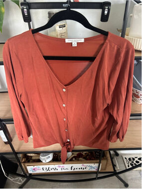 Women's Green Envelope Rust V-Neck Tie Front Top M